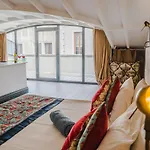 West Pera Hotel