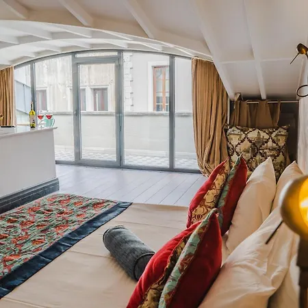 West Pera Hotel