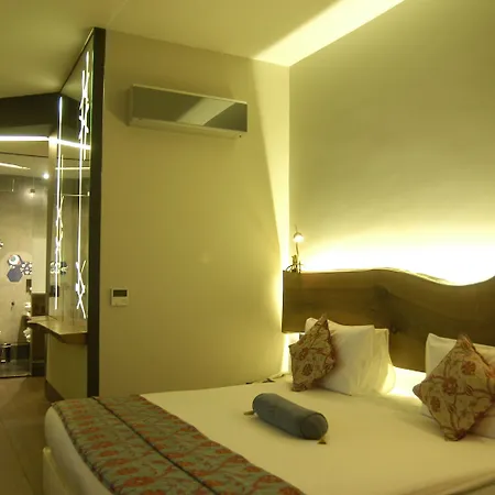 West Pera Hotel 3*