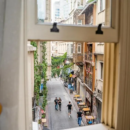 West Pera מלון 3*