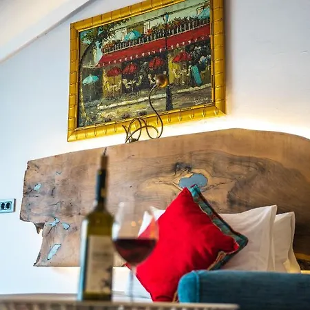 מלון West Pera 3*