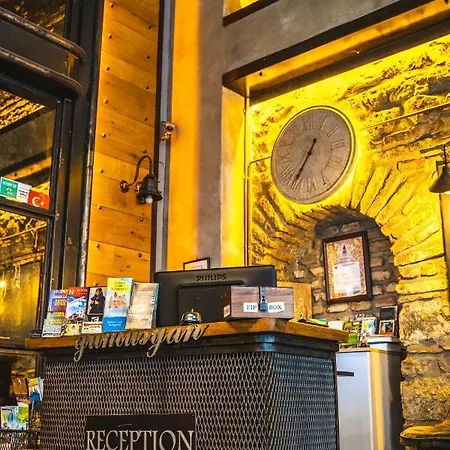 מלון West Pera 3*