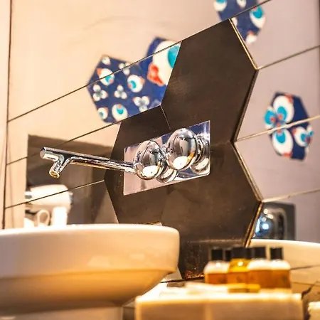 West Pera Hotel 3*